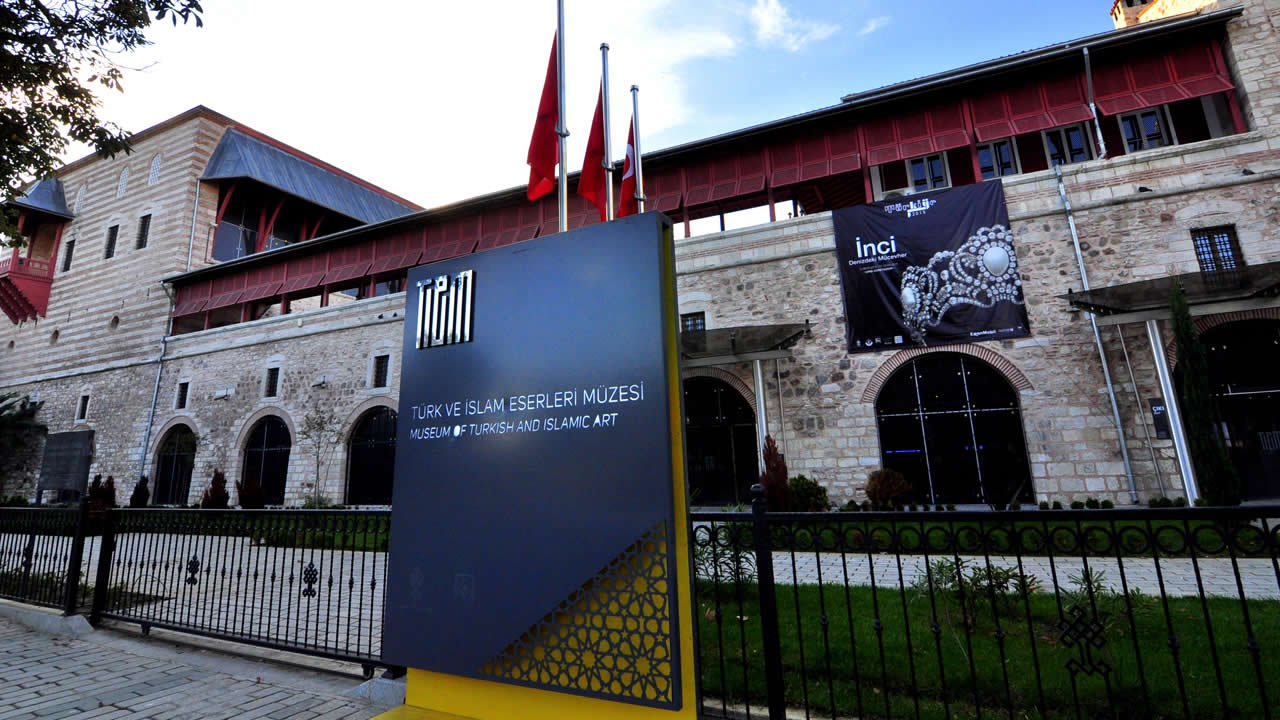 Turkish and Islamic Arts Museum.