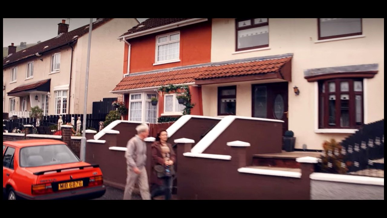 Derry Girls Taxi Tour with Private Guide