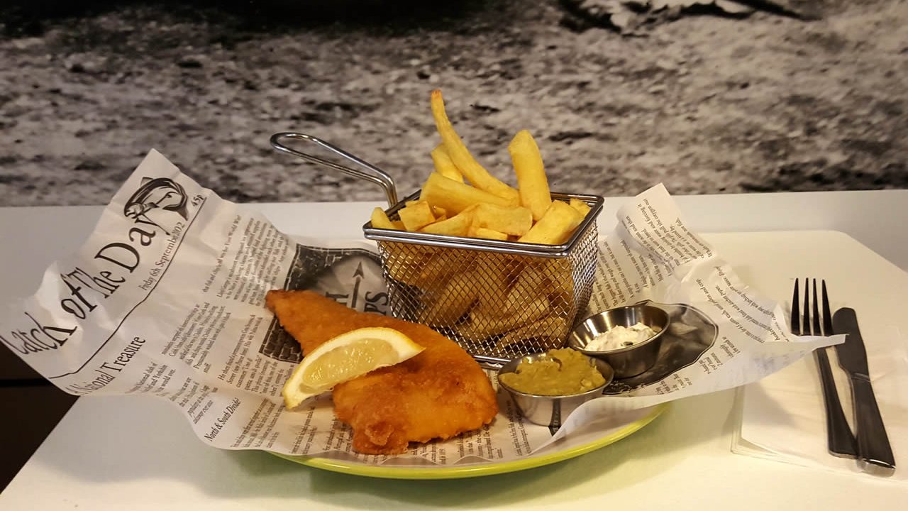 Fish City Meal & Belfast City Sightseeing Tour