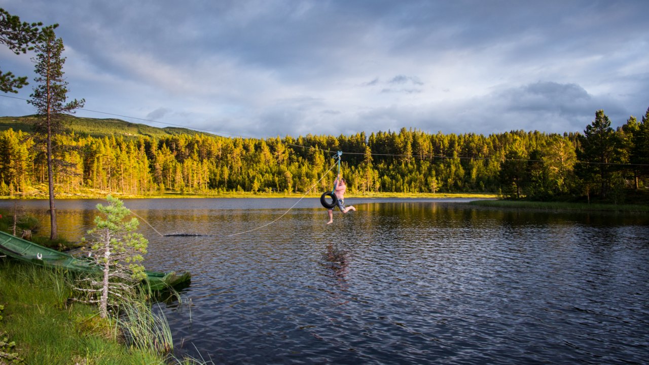 Pr%uFFFDv zip-line over vannet