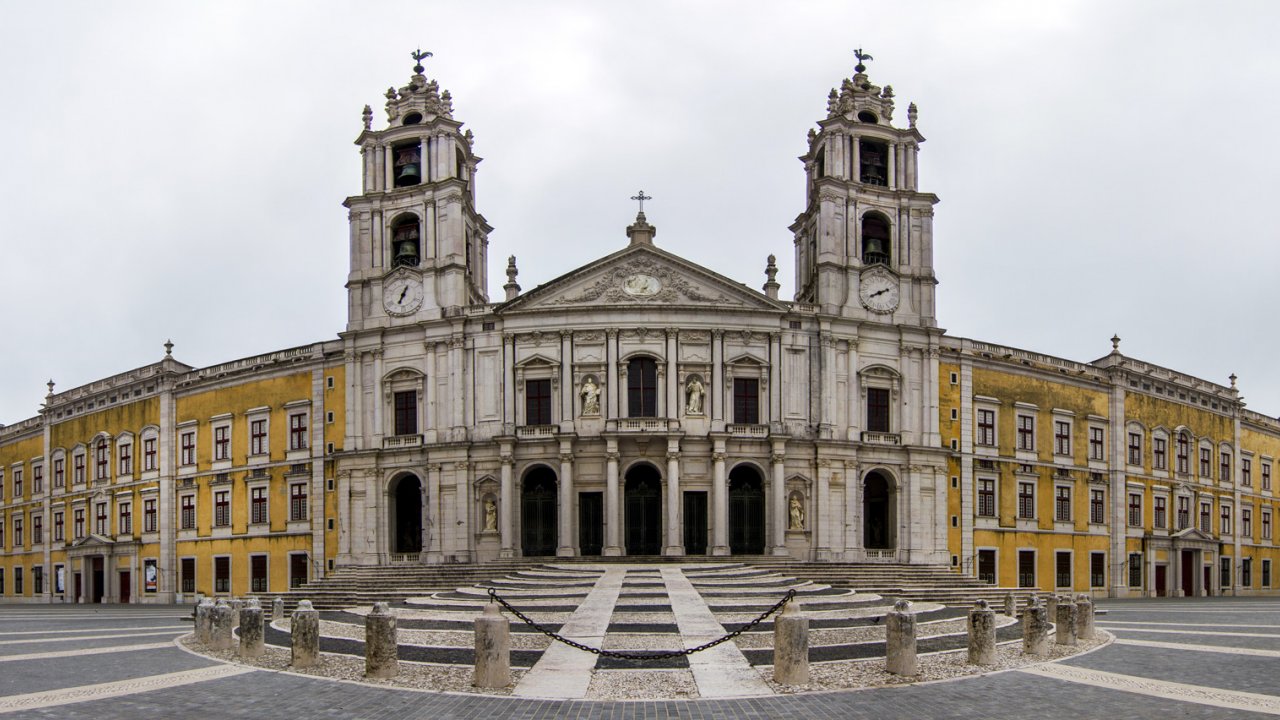 Tour Privado de Dia Completo - Património Mundial de Mafra e Praias da Ericeira