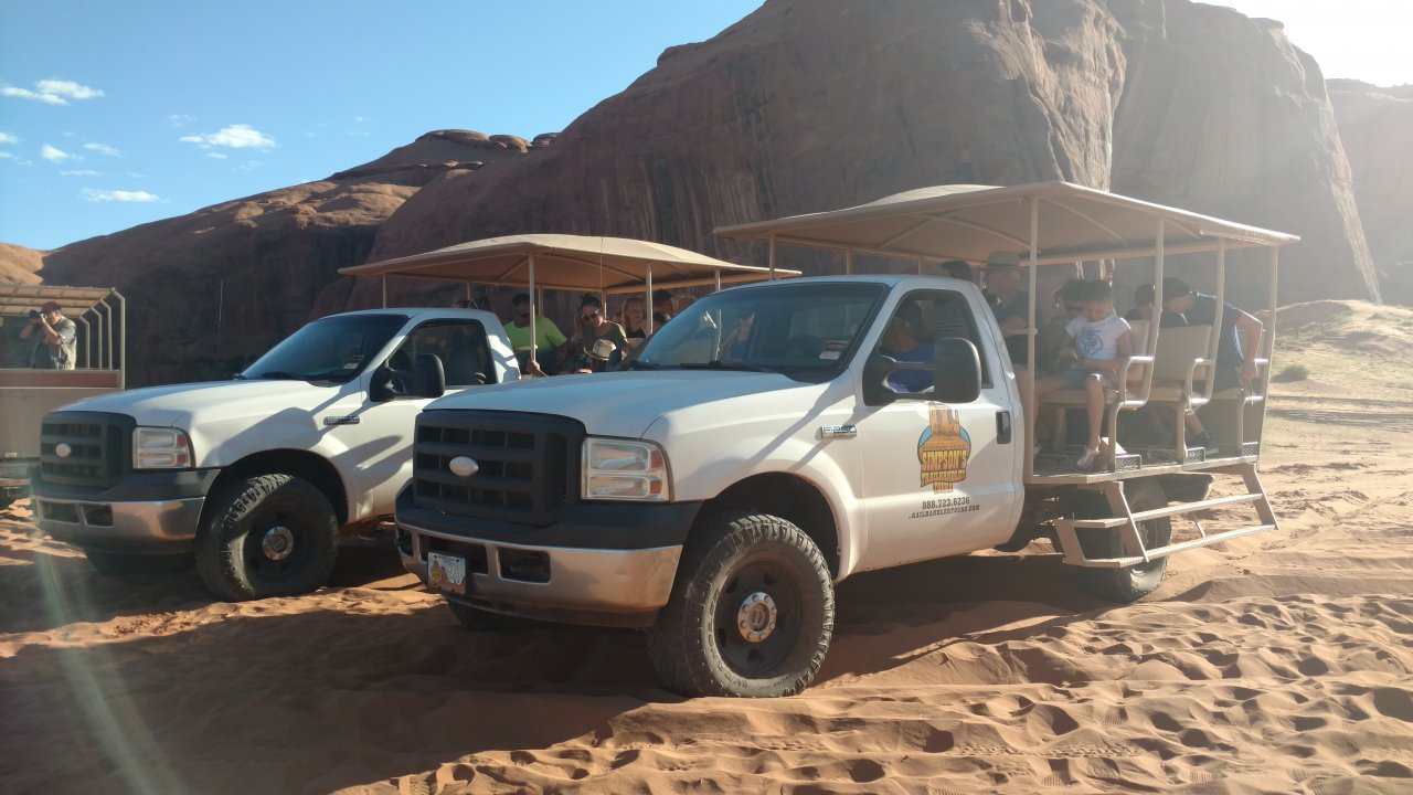 4X4 tour in Monument Valley