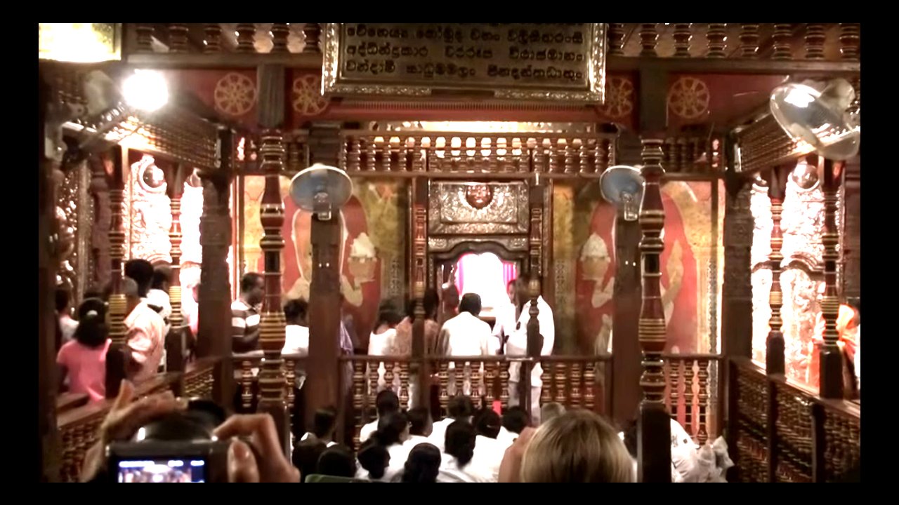 Temple of the tooth relic inside