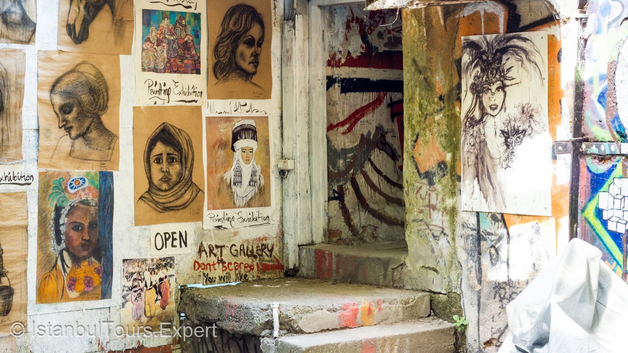 Istanbul has several art galleries.