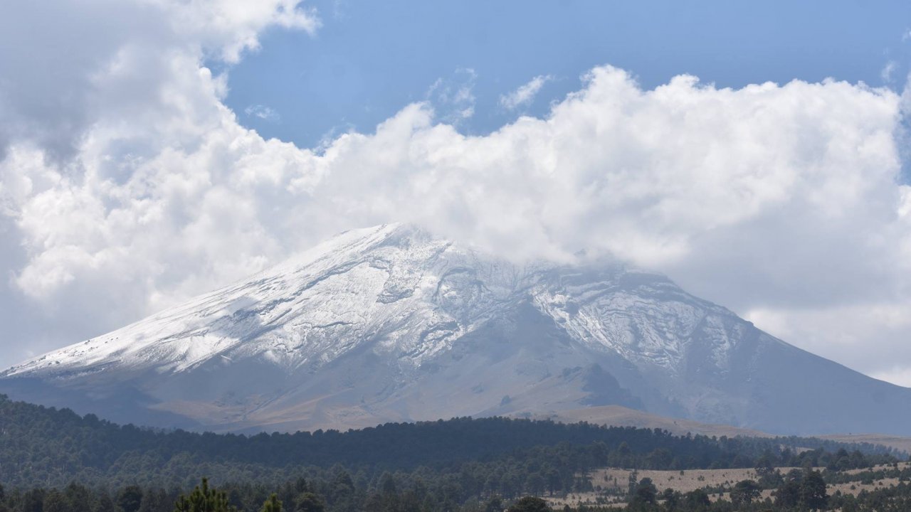 Iztaccihuatl Volcano Hiking