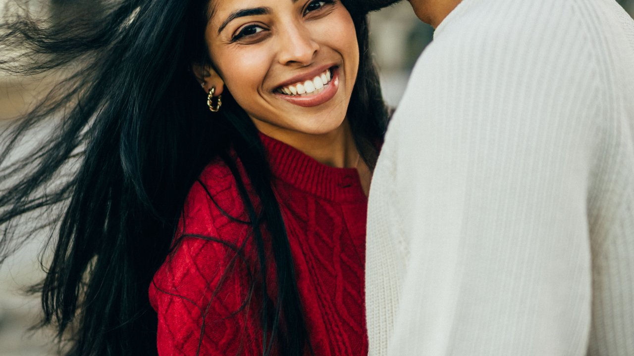 Joyful Candid Moments – Natural smiles, authentic emotions, captured forever.