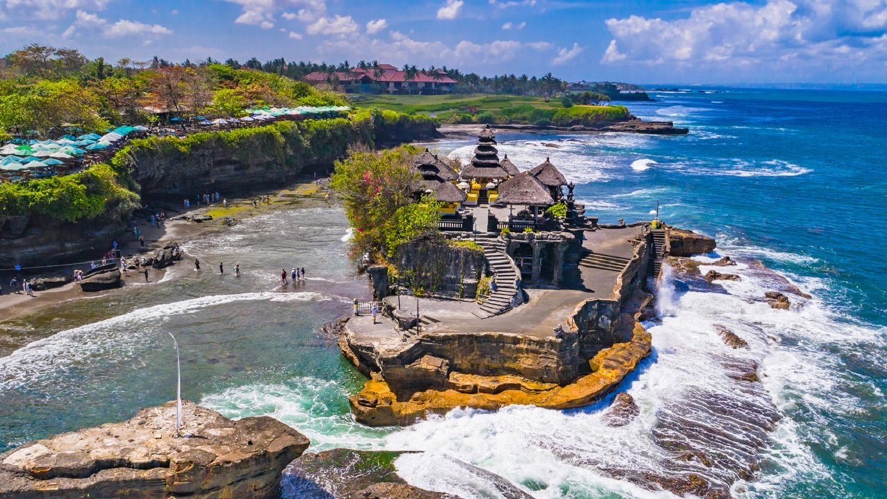 TANAH LOT TEMPLE