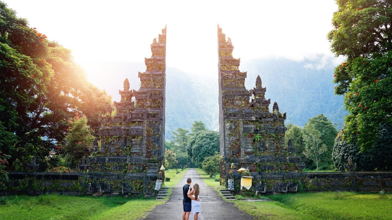 BALI HANDARA GATE