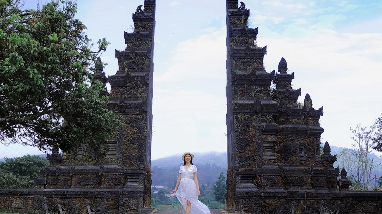 BALI HANDARA GATE