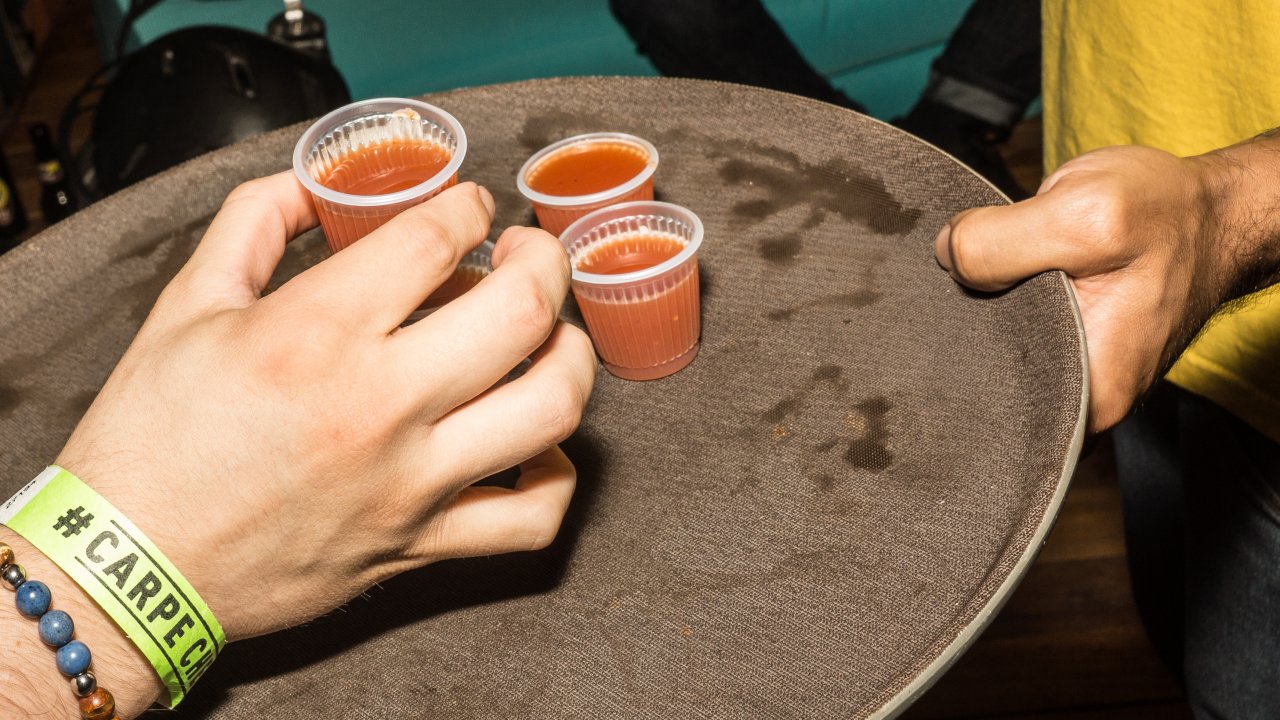 Pub Crawl Costa Rica - welcome shots at every bar