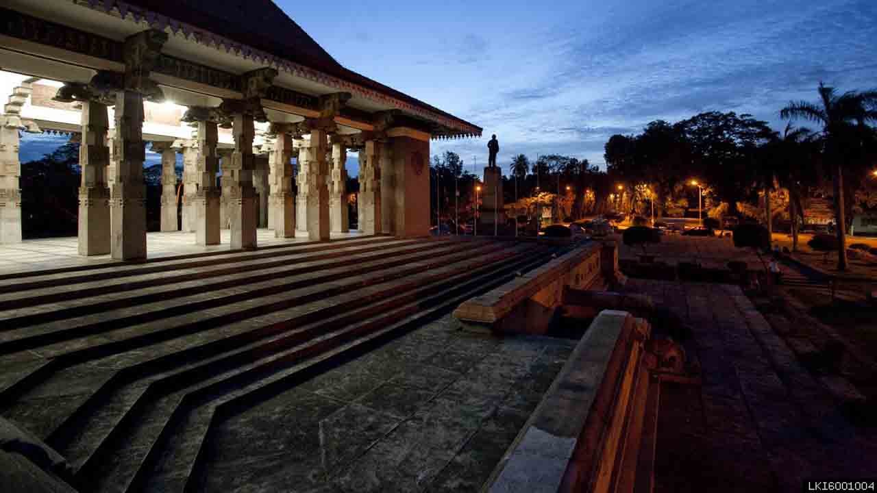 Colombo City Walk with a Local (Private 3-Hour Tour)