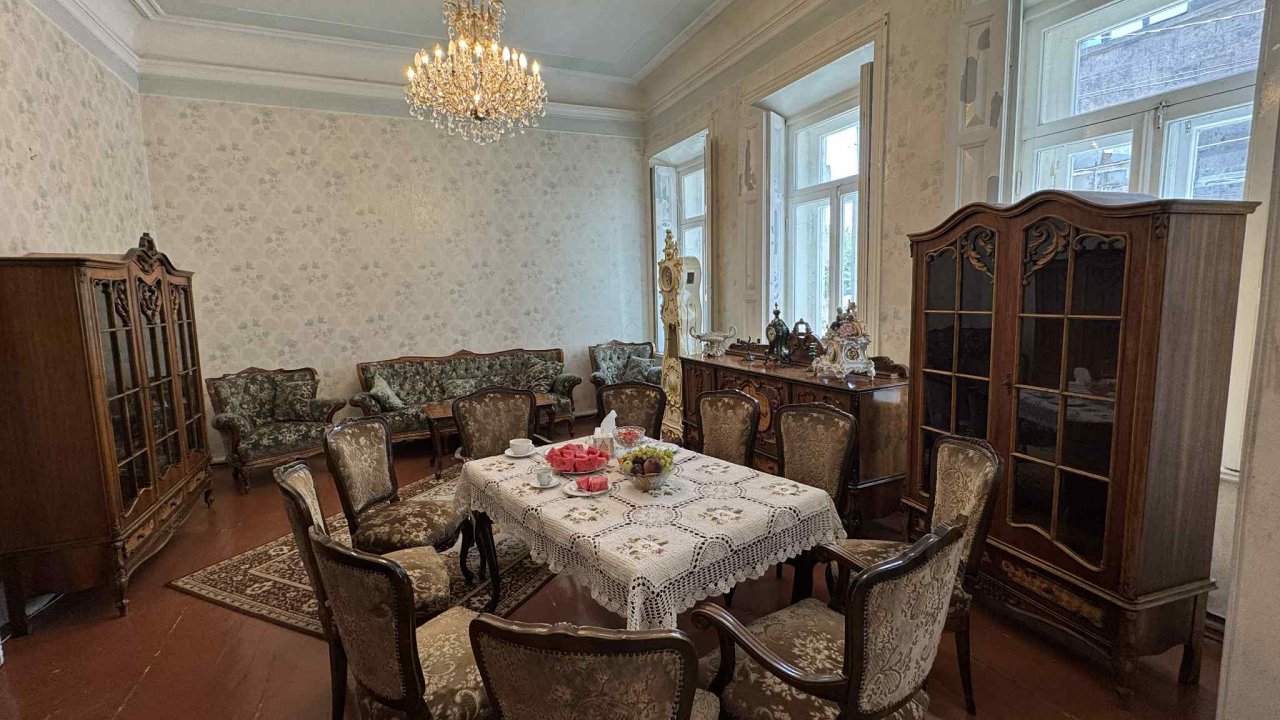 Yuzbashyan dining room