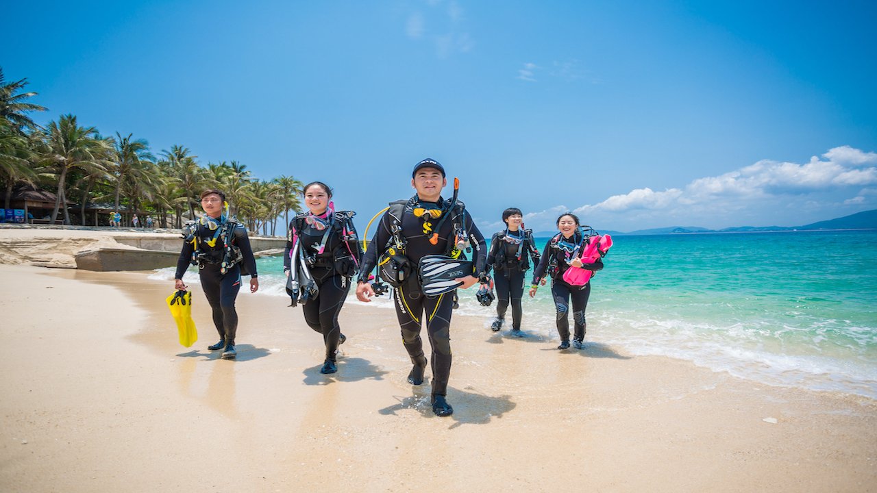PADI DIVEMASTER - TAKE THE LEAD