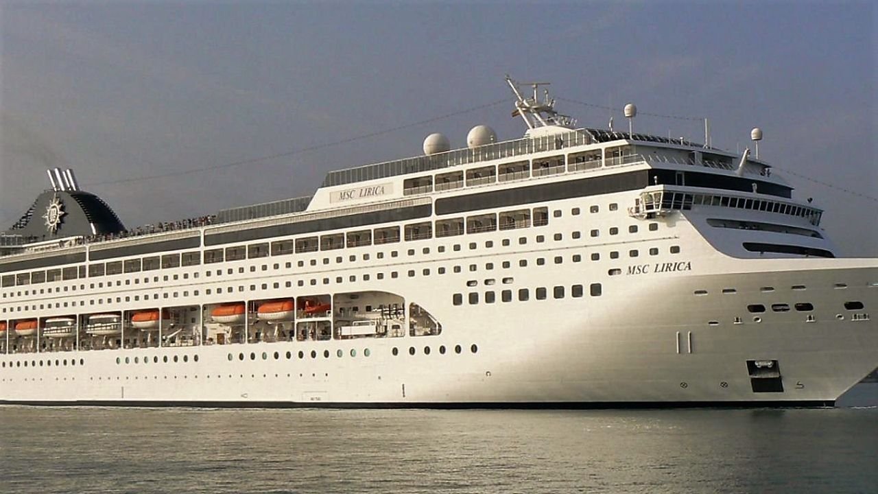 Nave da crociera MSC Lirica