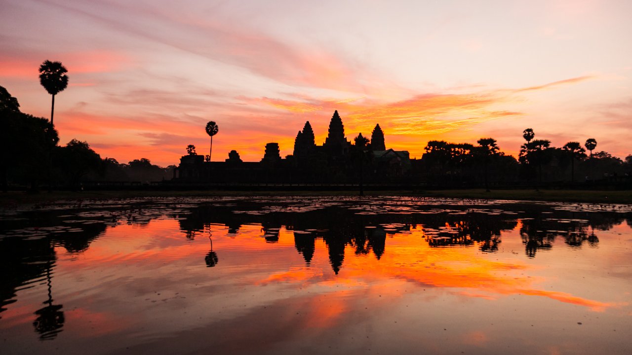 Angkor Wat Sunrise Tour with Countryside Sunset Escape and Hotel Relaxation