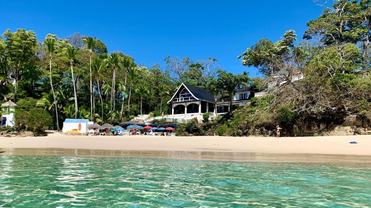 Contadora Island Mar y Oro Beach Club day pass