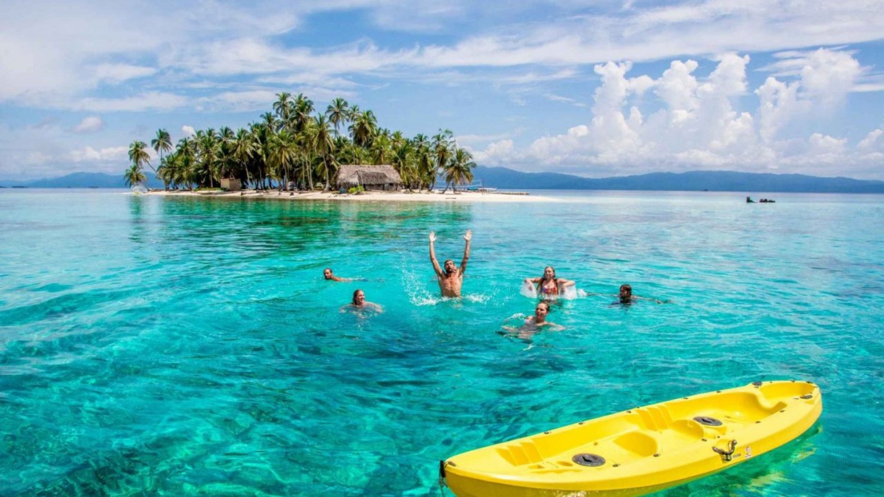 San Blas Islands overnight experience and tropical accommodation