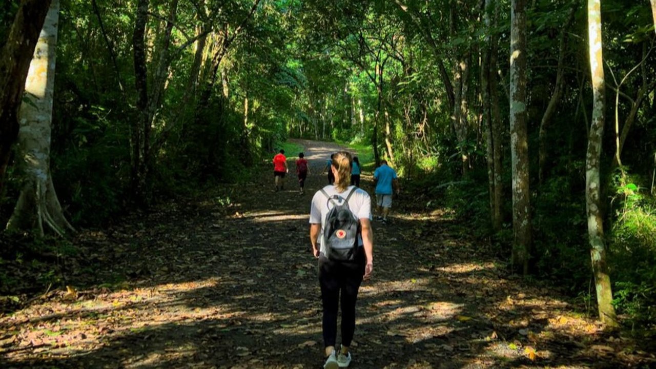 Cerro Ancon hiking experience in Panama City