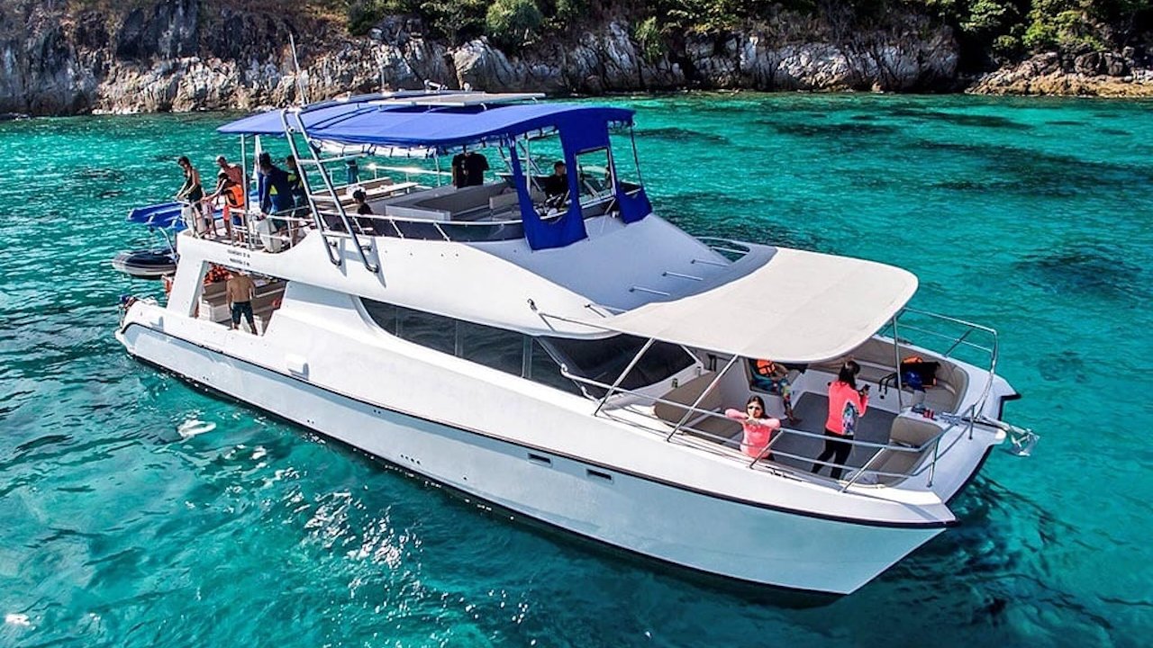 Las Perlas island day trip from Panama City