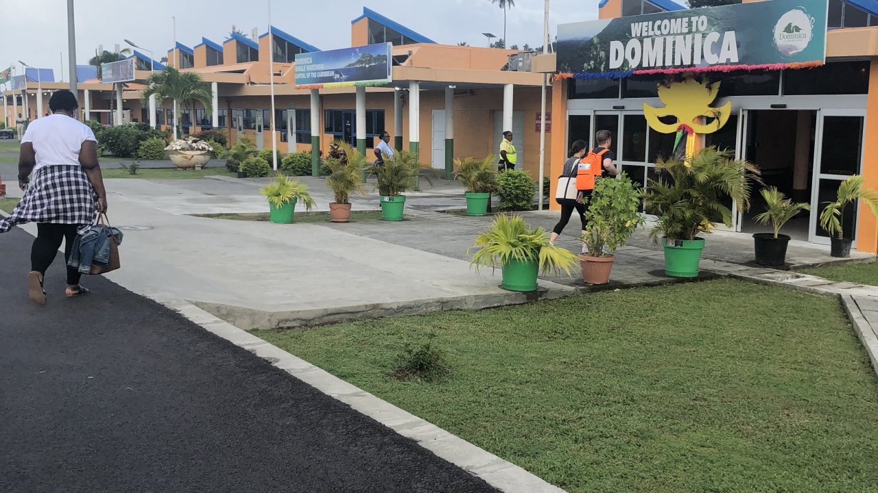 Douglas-Charles Airport, Marigot