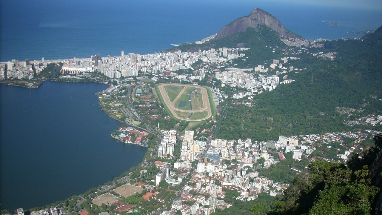 City view from Corcovado Mountain by Luis Darin