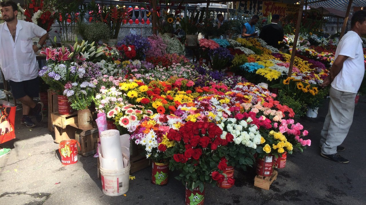 Flower stand at the farmers market