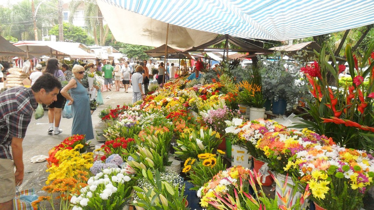Flower stand at the farmers market