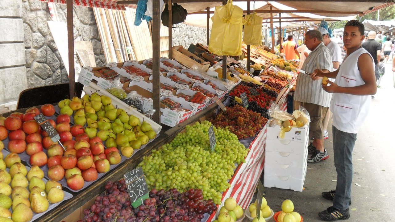 Fruit stand at the farmers market