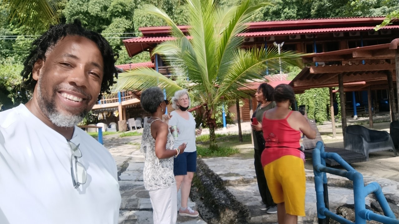 El Bongo Hotel Boutique Beach day pass
