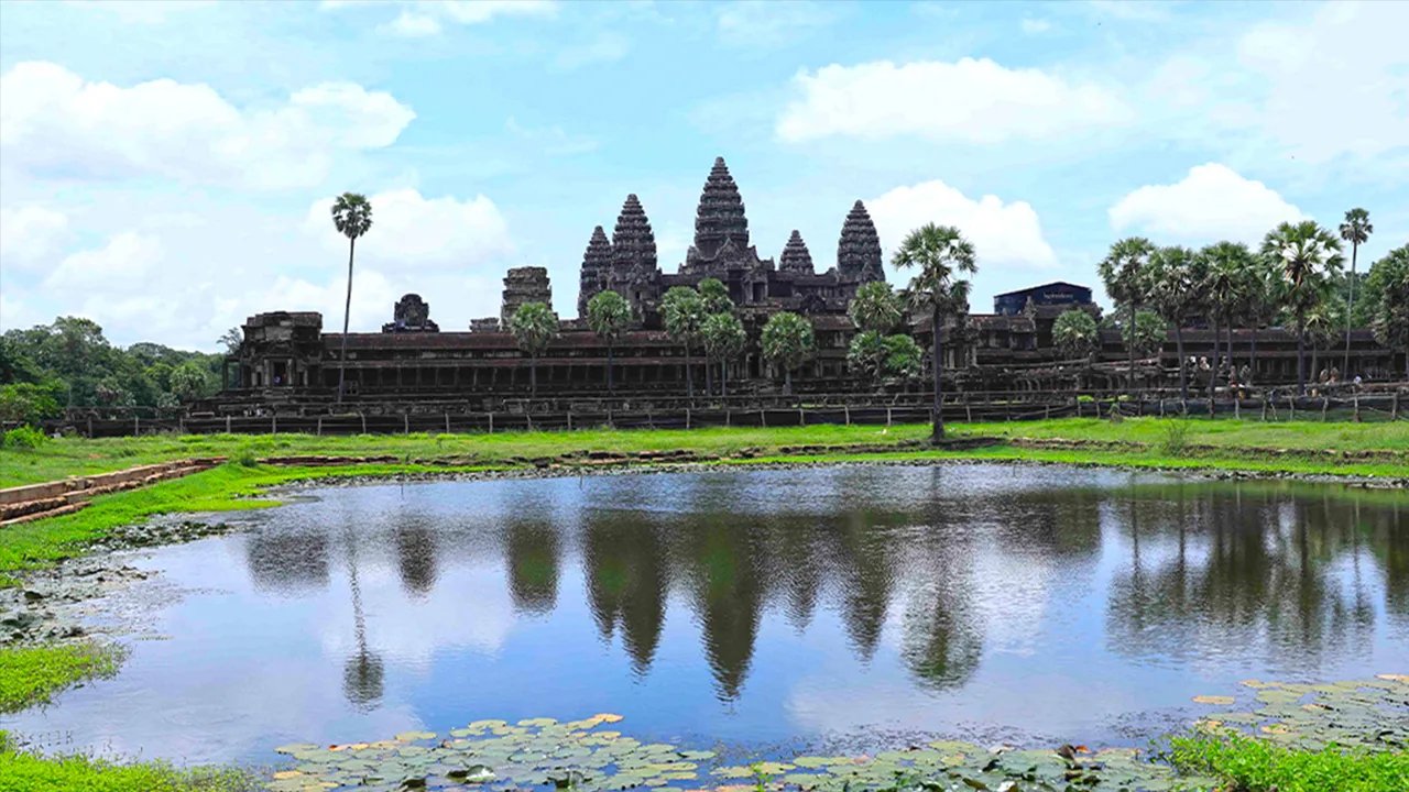 Angkor Wat Temple from north pond
