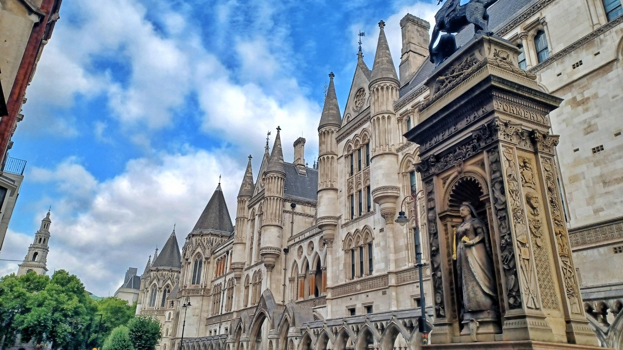 Temple Bar Memorial and Royal Courts of Justice