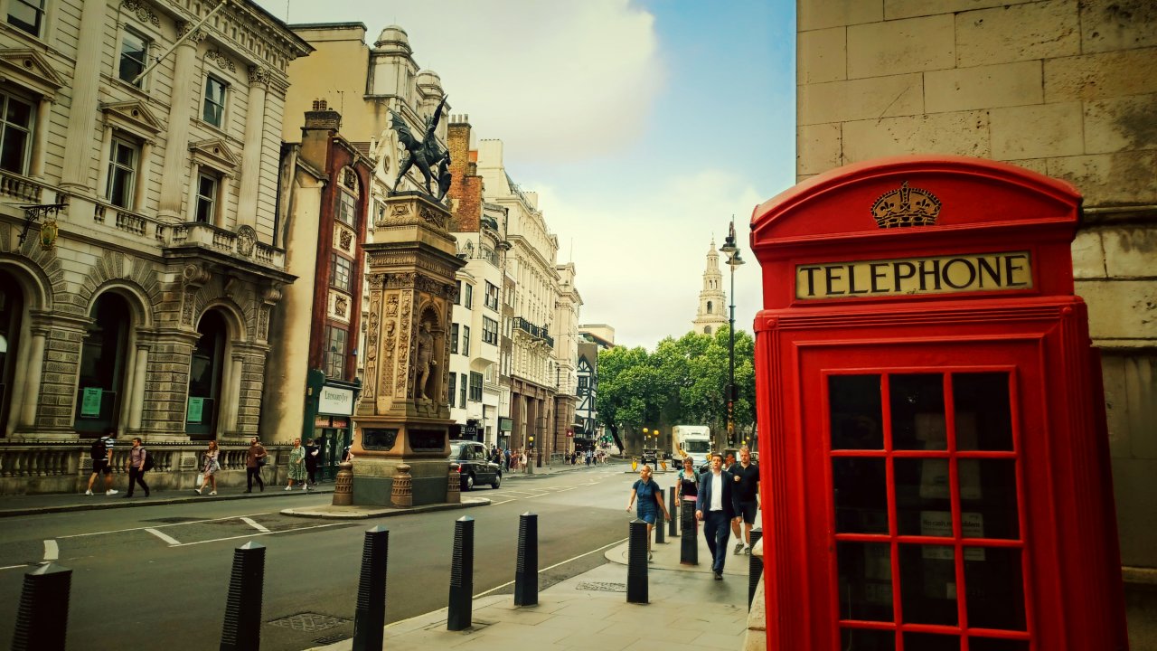 Stand and Temple Bar Memorial