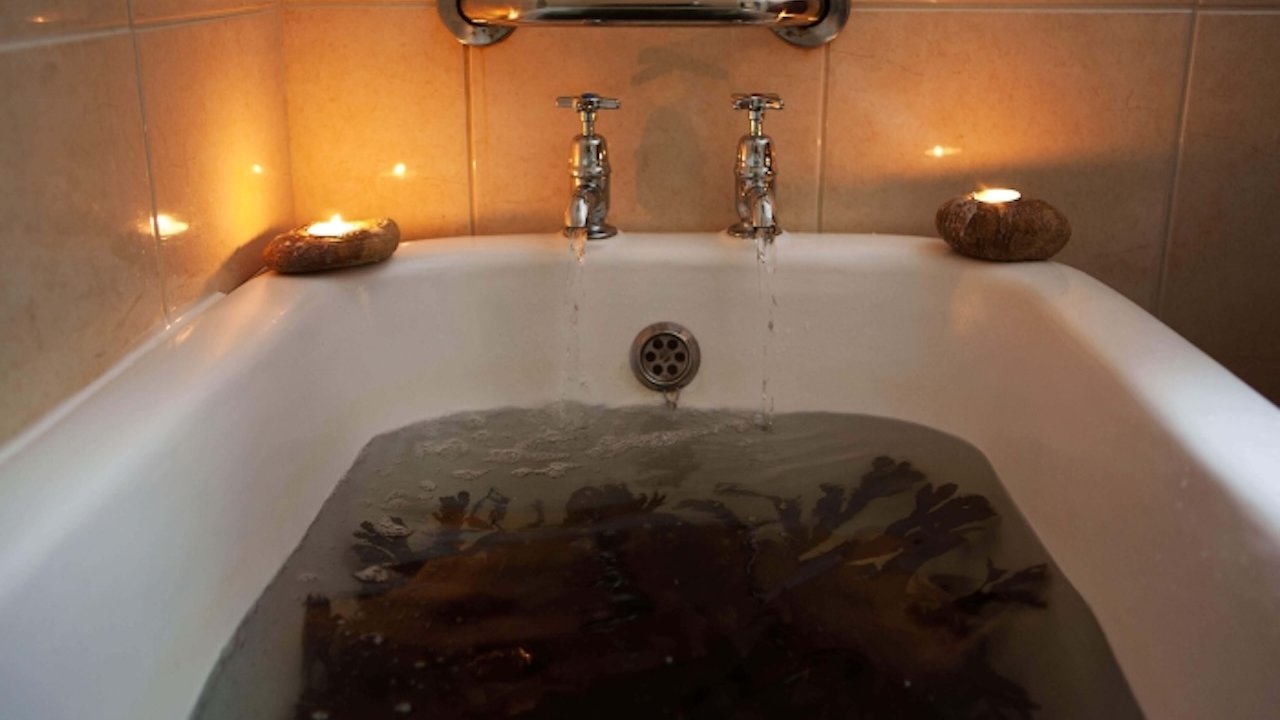 Warm seawater with freshly harvested seaweed. Enjoy a long warm soak as part of this traditional Irish therapy