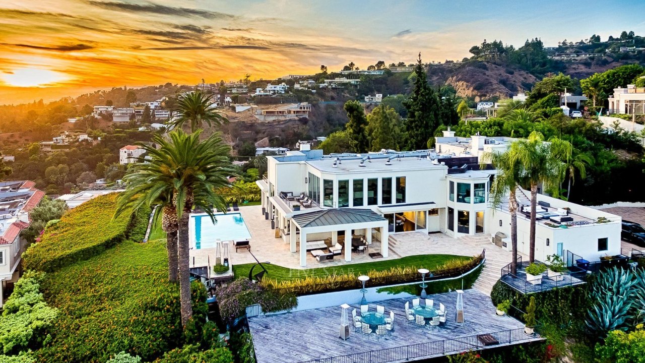 See beautiful views of Los Angeles