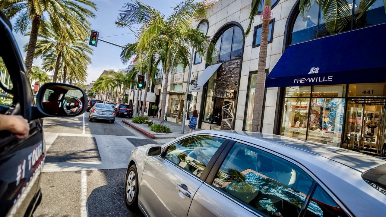 Explore the best sights in LA including Rodeo Drive in Beverly Hills