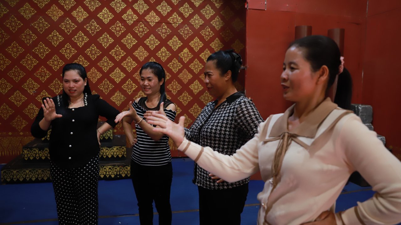 Learn the Meanings behind each gestures