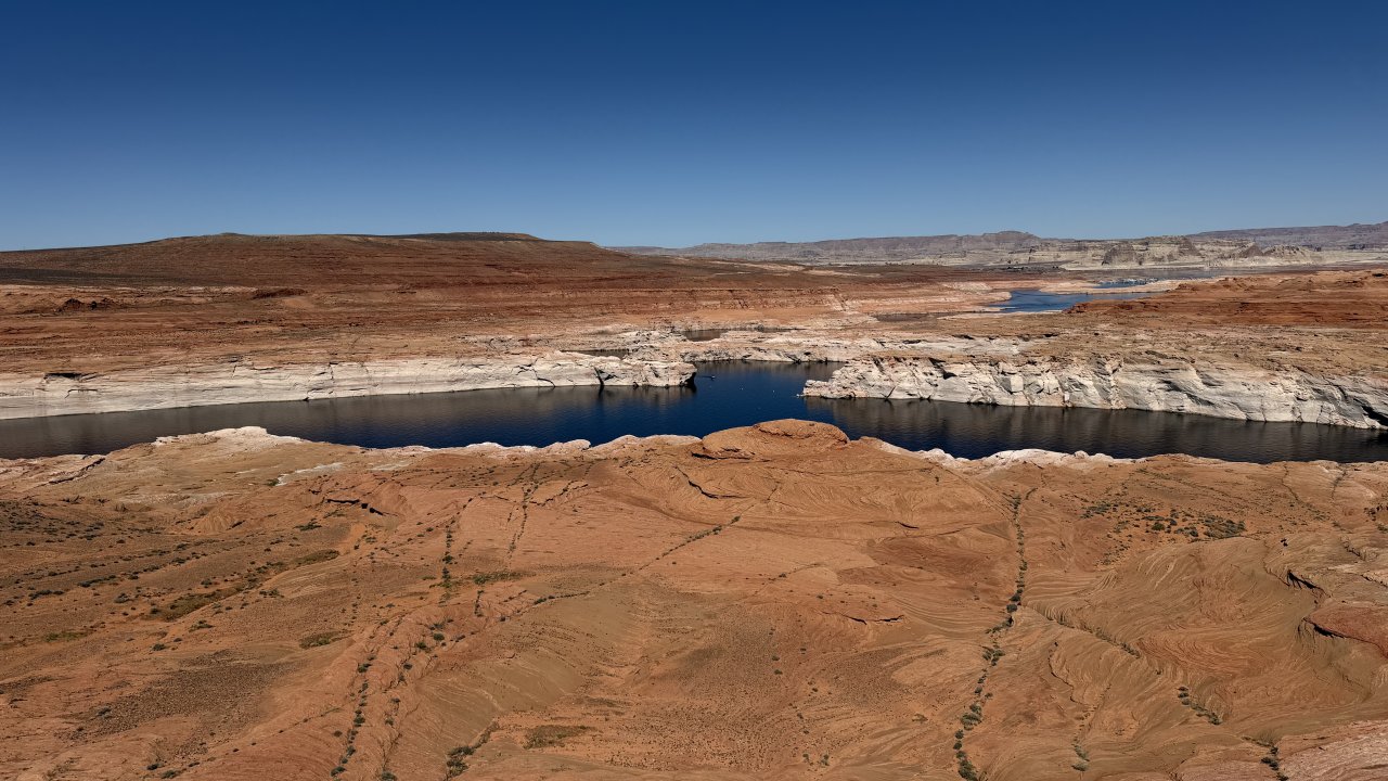 Lake Powell with the bathtub ring visible