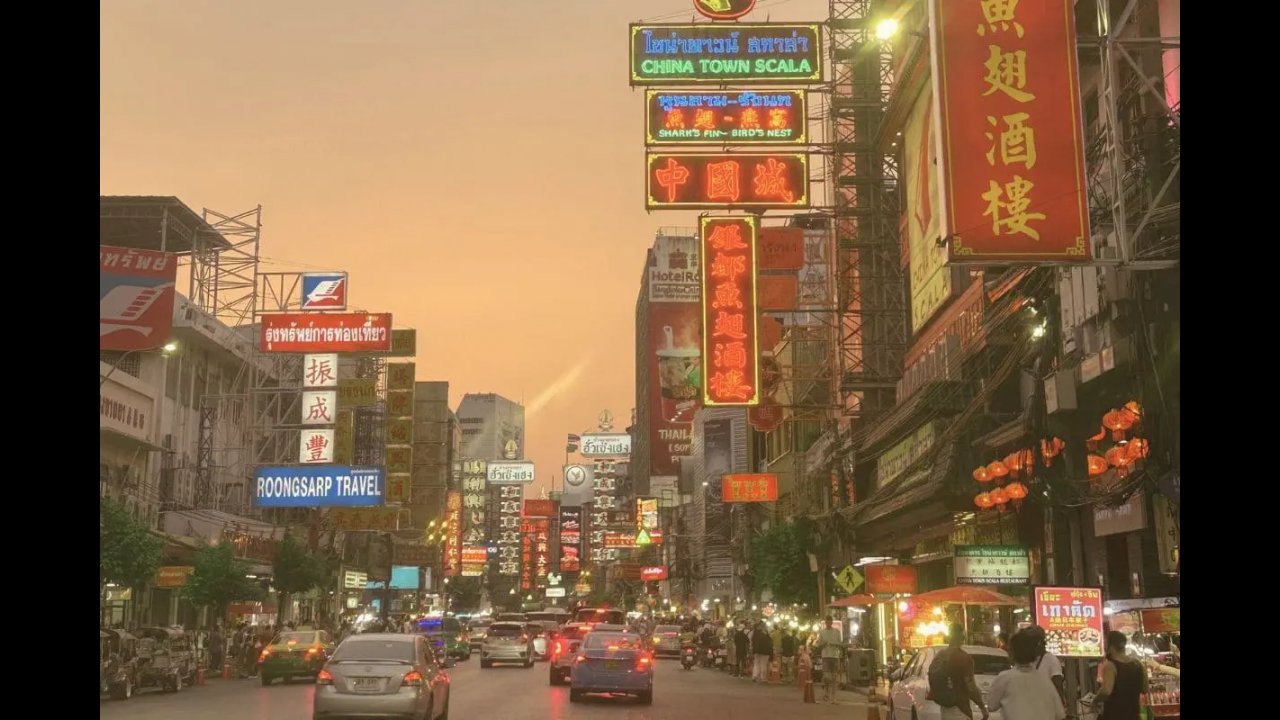 Authentic street food and smiling guests on a private Bangkok Chinatown walking tour. by Single Journey Travel