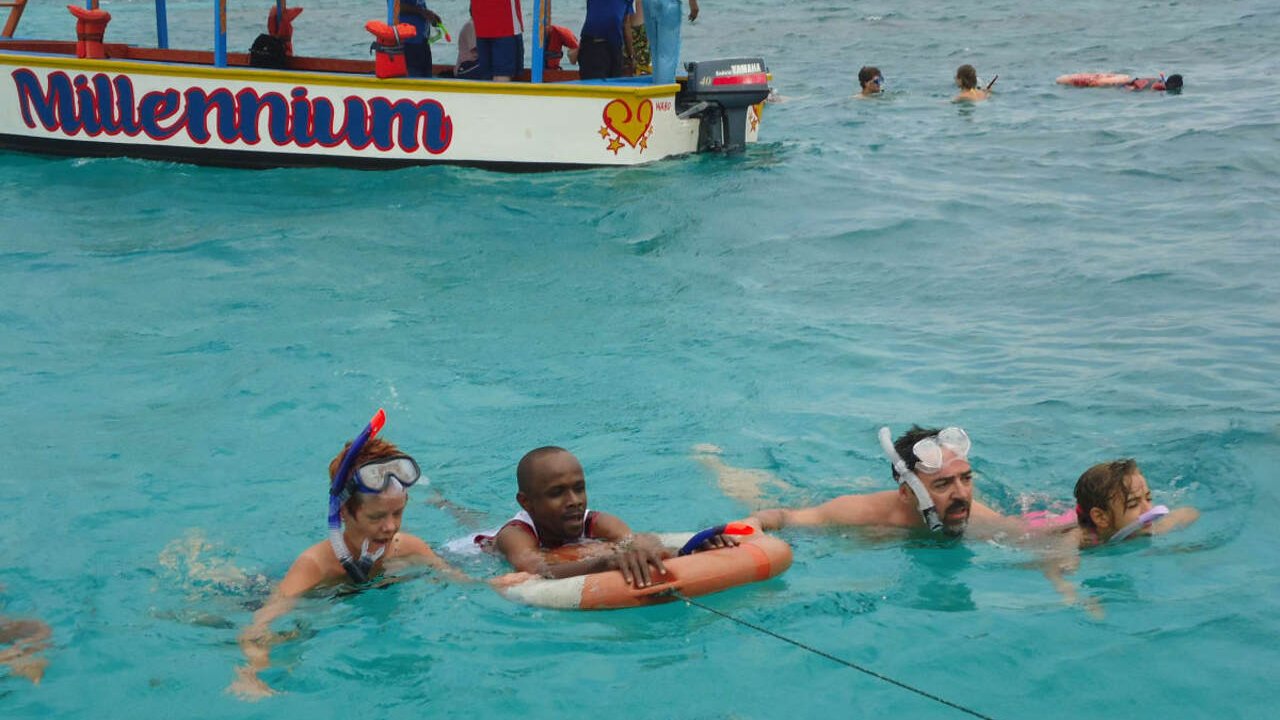 Malindi Marine Park and Sardegna 2 Island; Full-Day Safari Blue Experience with BBQ Lunch