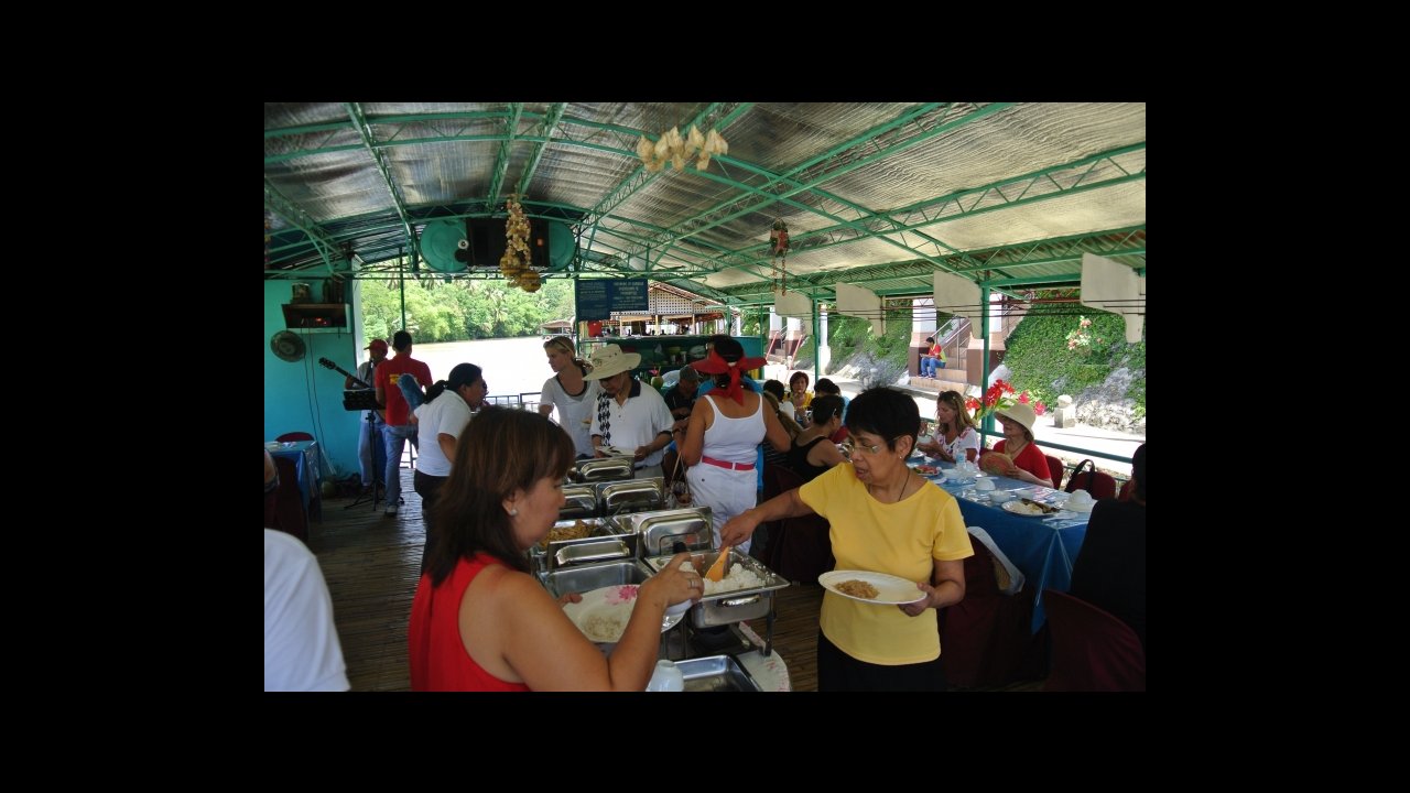 Lunch onboard the river cruise included