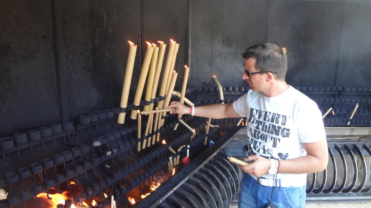 <b>Fatima - Candle Lighting</b>