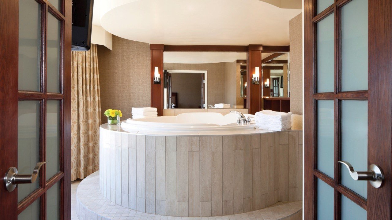 Jacuzzi Suite for Overnight Package  